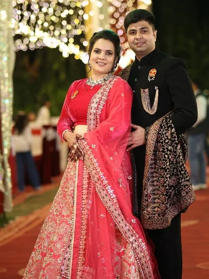 Nothing makes me happier than seeing my clients shine. This beautiful couple chose Raas Raseeli for their special day, and their coordinated wedding outfits perfectly capture their joy.