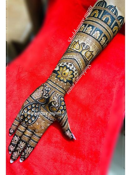 Intricate Bridal Hand Designs photo 12