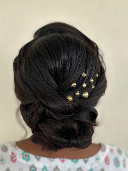 A final, clear shot of the beautiful and modern low bun.
