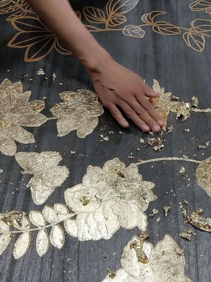 Sculptural Walls: 3D Textures & Metallic Finishes photo 9