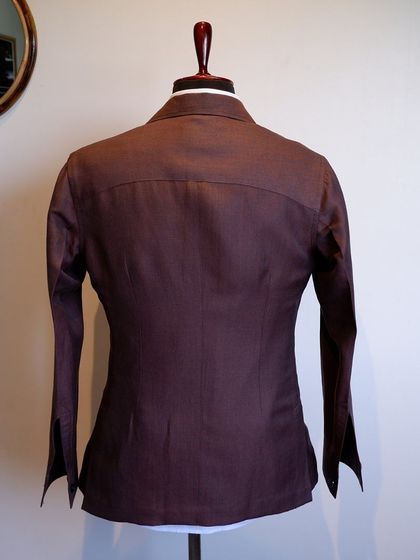 Crafted from premium linen, this brown overshirt combines comfort and sophistication, making it a perfect addition to your wardrobe.