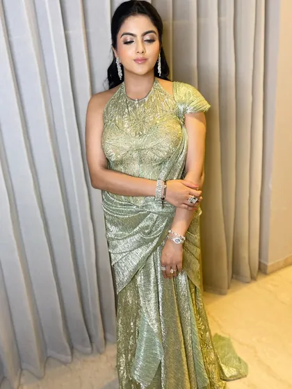 Another angle of this sophisticated look. The soft makeup enhances her features beautifully, proving that glamour can also be understated.