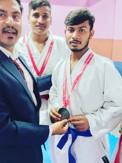 Presenting a medal to a student at the 2nd Lal Bahadur Shastri Memorial Tournament.