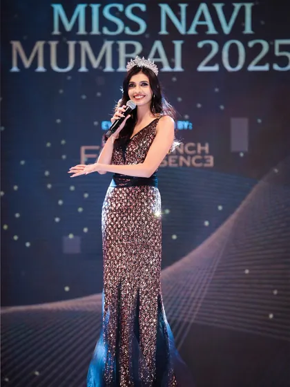 The host of Miss Navi Mumbai 2025, a picture of grace and confidence on stage. I also focus on capturing the key personalities who make the event a success.