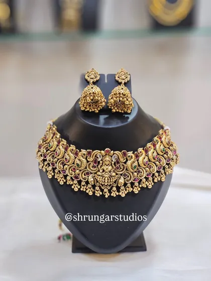 Unique caption for media id 100 describing the specific jewellery and look.