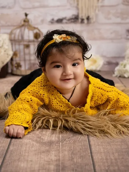 Tummy time has never looked so cute. We capture these early milestones with cozy setups, like this faux fur rug and rustic backdrop, that keep your baby comfortable and happy.