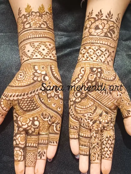 A lovely and full design for a guest, with a mix of floral and geometric patterns.