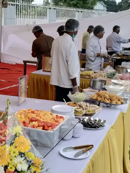 Our chefs and service staff working together at a live counter and buffet line during an outdoor event. We ensure a smooth and coordinated service for your guests.