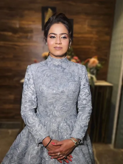 A breathtaking engagement look. This bride chose a stunning grey ball gown with a long train, so we kept the makeup elegant and classic.