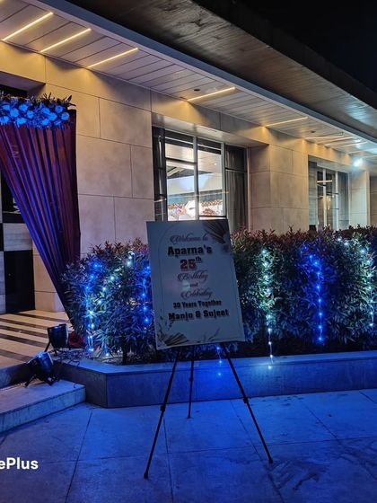 A personalized welcome sign on an easel at the entrance of the party. This small detail makes guests feel special as soon as they arrive.