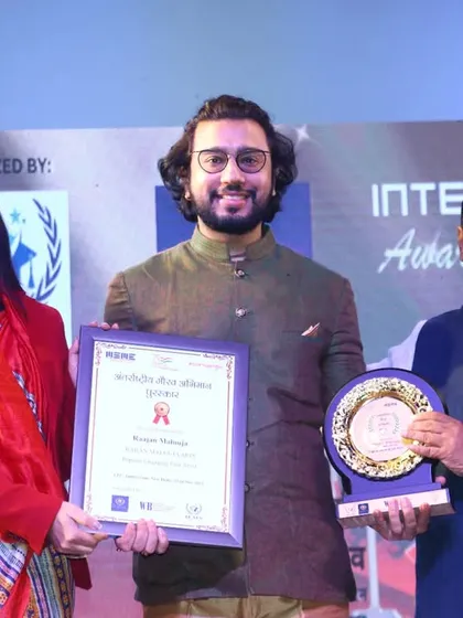 Receiving the Antarashtriya Gourav Abhiman Puraskar for 'Popular Emerging Fine Artist' from MLA Mr. Ajay Mahawar at the Kamani Auditorium.