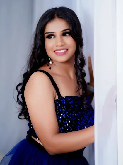 For this fashion portfolio shoot, I focused on creating a glamorous party makeup look. The look features sharp, winged eyeliner and soft curls to match the sparkling blue gown, perfect for an evening event or reception.