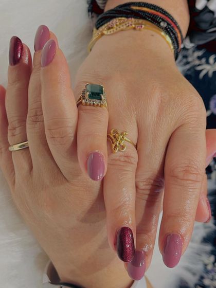 The perfect manicure to match any accessory. The combination of purple shades looks stunning with the client's rings and bracelets.