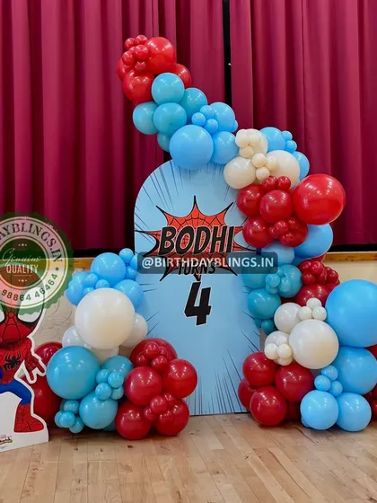 The full view of the Spider-Man setup, showing the balloon arrangement and character placement. This design is great for creating a dedicated photo area.