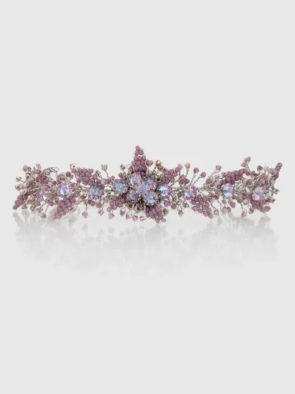 This purple floral beaded choker is perfect for a Haldi or Mehendi event, adding a fun and vibrant touch.