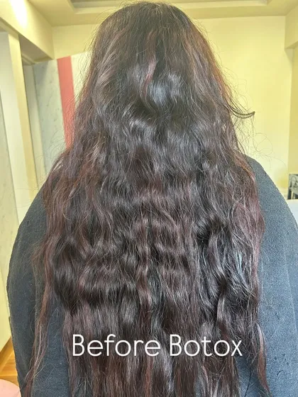 This is the 'before' state of hair that is perfect for my Hair Botox treatment. You can see the effects of damage, with significant frizz, dryness, and a lack of shine and manageability. This is the starting point from which we achieve a total hair transformation.