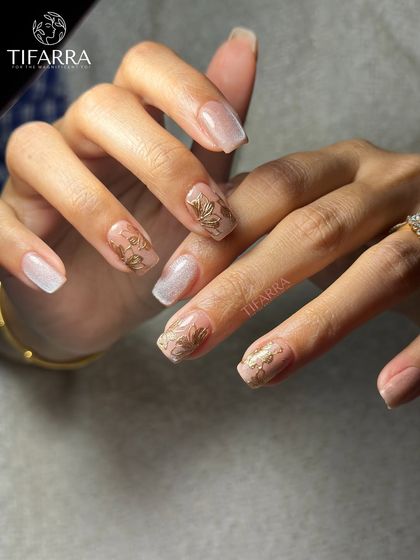 The complete set of hand-drawn golden florals on a mix of cat-eye and nude bases, creating a soft and elegant look.