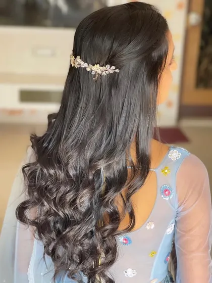 Another angle of the simple and chic Roka hairstyle.