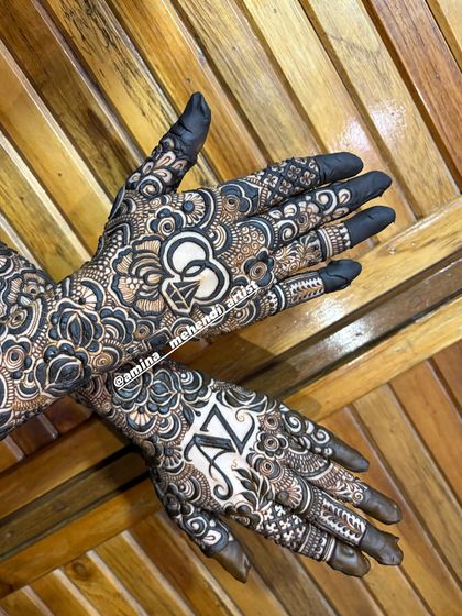 This engagement design features the initials 'A' and 'Z' along with a ring motif, perfect for celebrating the occasion.