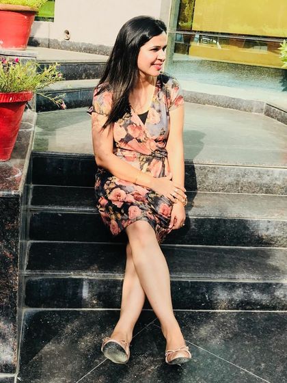 A throwback to this floral wrap dress. It's a simple, feminine, and easy-to-wear outfit that's perfect for a casual day out or a brunch.