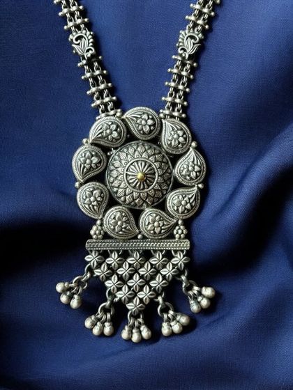 Another one of our stunning oxidised silver pendants. This one has a large, circular design with paisley motifs and a jali drop.