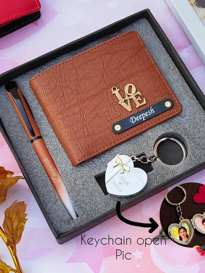 The heart metal key wallet combo shown with a tan wallet and a "LOVE" charm.