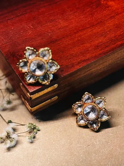 Simple and elegant floral polki studs, perfect for adding a touch of sparkle to your everyday look or for a subtle festive touch.