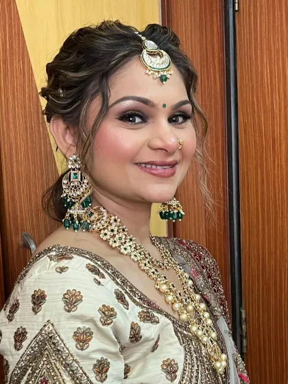 A close-up of this beautiful guest's makeup. The smokey eye and nude lip are a classic combination for any wedding event.