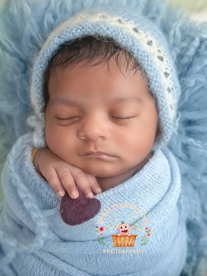A close-up portrait is perfect for capturing every tiny detail. Here, the soft blue bonnet and fluffy texture create a dreamy, cloud-like bed for this sleeping angel.
