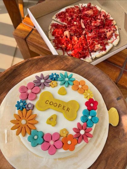 Cooper celebrated his 4th birthday with a floral-themed chicken and peanut butter cake and a delicious chicken pizza. I love how the bright, edible flowers frame his name.