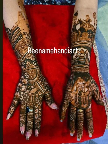 A mix of styles in one bridal design. One hand features a beautiful portrait of Shiv-Parvati, while the other has a more traditional pattern.