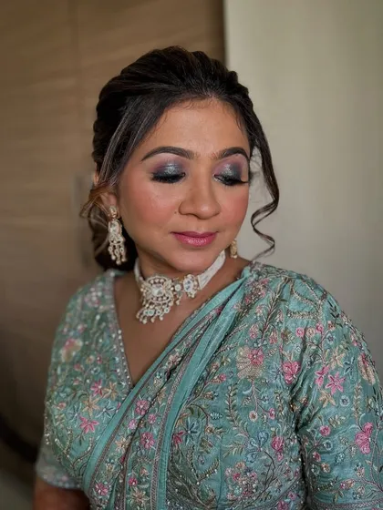 Another angle of the smokey eye, showing the seamless blending.