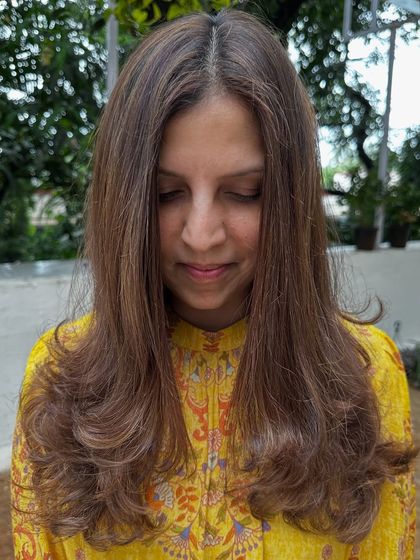 This custom color is what I call 'Iced Mocha Frappuccino'. It’s a cool, ashy brown with very fine, subtle highlights that give it a modern and chic vibe. Perfect for someone who wants a change without being too loud.