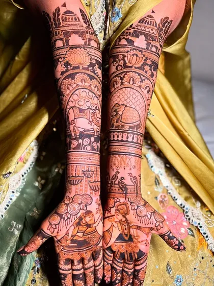 This design from the luxury package features majestic elephants and intricate patterns, perfect for a bride seeking a blend of tradition and elegance.