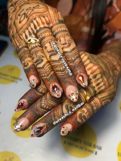 Designed to stand out against beautiful mehendi, this set uses a nude base to make the ruby-red and silver gemstones pop. It’s a glamorous and festive choice for any Indian bride.