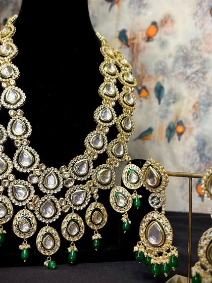 A full view of one of our grandest Kundan rental sets. This double-layered necklace ensures you will look and feel like a queen on your special day.