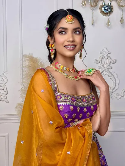 The 'Khushnuma' glow, captured in a still. The soft glam, radiant skin, and purple haze under the eyes come together for a look that speaks elegance for a mehendi.