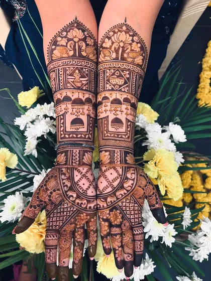 A beautiful bridal design featuring traditional house and wedding ritual motifs. The semi-circular patterns on the palm are filled with delicate elephants and florals.
