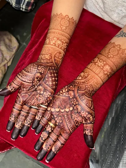 Another angle showing the beautiful, dark stain on both hands.