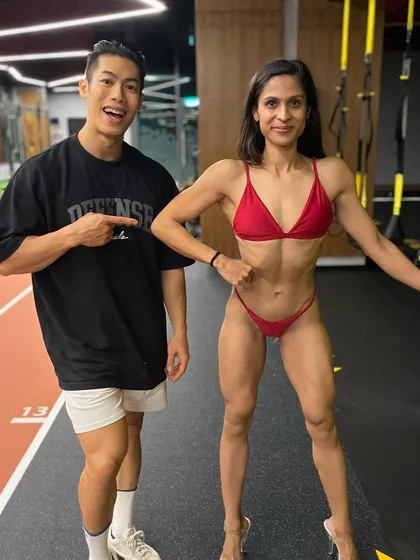 Getting some last-minute posing guidance from a WNBF pro backstage. Even as a coach, I believe in continuous learning and seeking expert feedback.