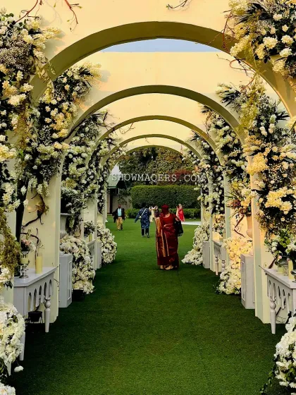 A breathtaking floral archway tunnel creates an unforgettable entrance for guests. We design these immersive experiences to set the tone for your event from the very first step, using thousands of fresh white blooms to craft a pathway that feels like walking through a dream.