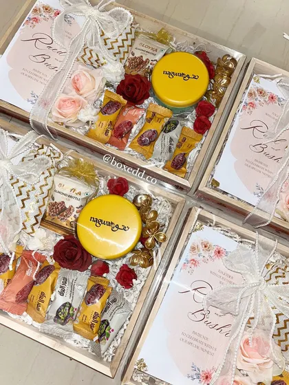 For a grand and traditional wedding invitation, we create these stunning gift trays. Each tray is assembled with your formal invitation, gourmet sweets, and decorative elements, ready to be delivered to your most honored guests.