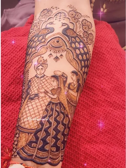 A cherished moment captured in henna. This portrait shows the bride standing with her mother and father, a beautiful memory to carry into her new life.