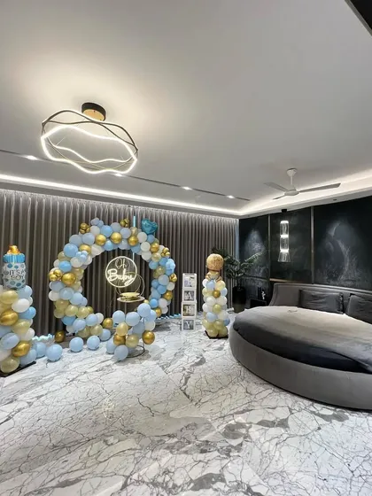 This image shows how we can transform a large living room for a baby celebration, with the main balloon ring as the centerpiece.