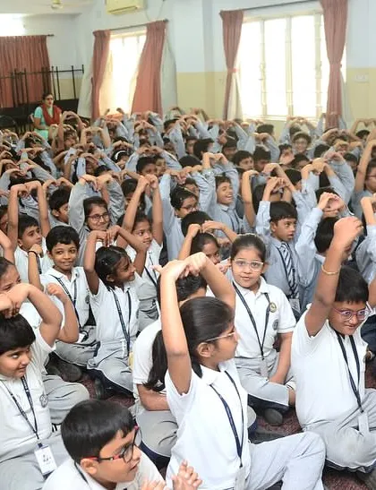 More moments from my travels to schools across the country, each one a unique and joyful experience. From interactive workshops to large assembly performances, I tailor each session to the school's needs.