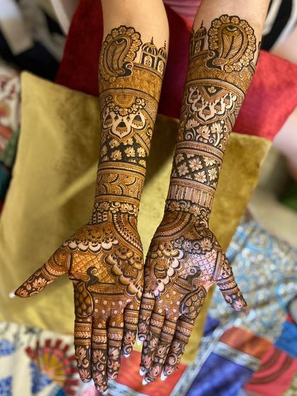 Intricate Bridal Mehendi photo 25