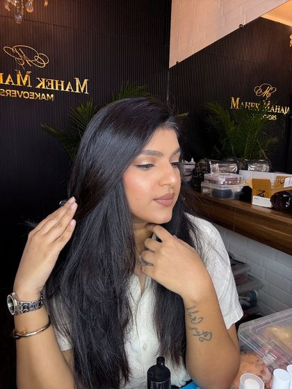 A final look at the simple and elegant party makeup.