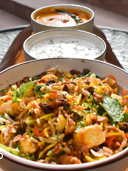 Enjoy comfort food at its best with our Nizami Tarkari Pulao. Packed with warming flavours and fresh vegetables, this one-pot meal is perfect for a filling and satisfying lunch or dinner.