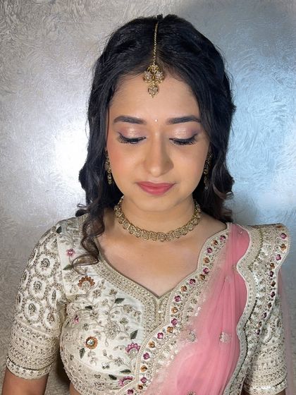 Veena Pujari - Makeup Classes and Training Modern Glam & Reception Styles photo 8