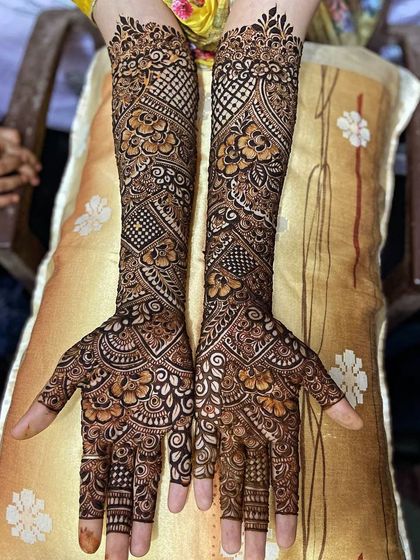 Hussaina Mehendi Artist - Bridal Mehendi Intricate Bridal Hands photo 17
